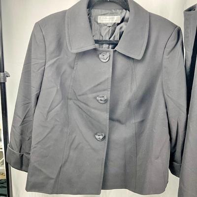 Lot M 357 TAHARI Arthur S. Levine Black Jacket (size 14) & Black Skirt (size 18)
