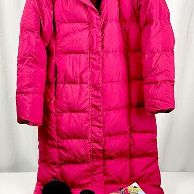 Lot M 364 LL Bean Full Length Down Coat with Faux Fur Trimmed Hood (size Medium) / Hat / Mittens / Socks