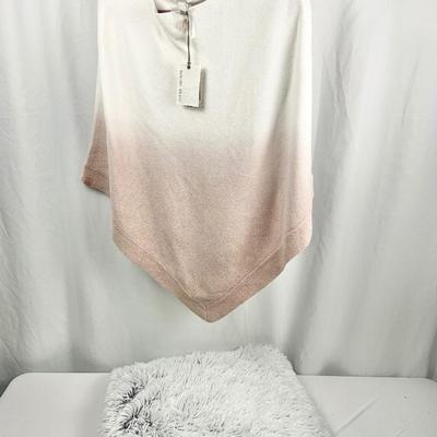 Lot M 371 NWT Barefoot Dreams Cozy Chic Ultra Lite Ocean Breeze Poncho / Best Friends by Sheri Faux Fur Throw