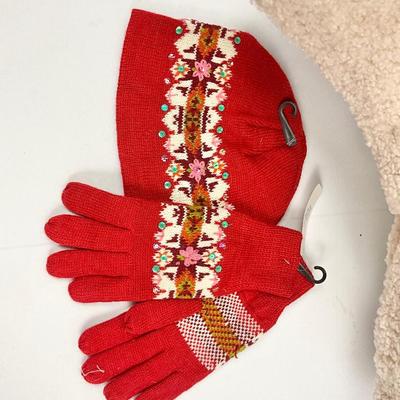 Lot M 369 NWT Sam Edelman Women’s Coat (size XXL ) / Hat & Gloves