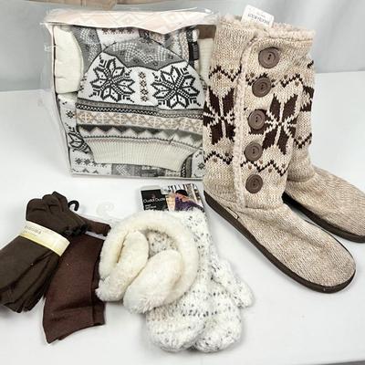 Lot N 377 Eddie Bauer Women’s Weatheredge Four Pocket Shell Jacket ( size XXL ) / NWT Hat, Scarf, Gloves, Socks, Cuddl Duds Mittens, NWT...
