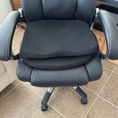 928 Vinyl Black Office Chair