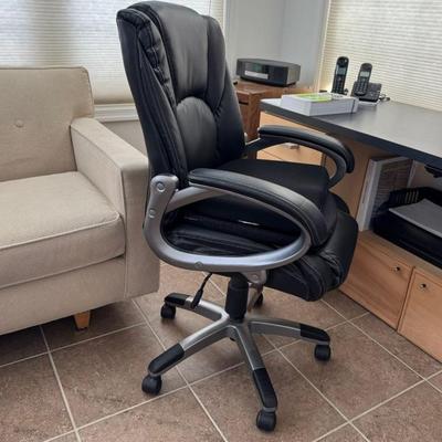 928 Vinyl Black Office Chair