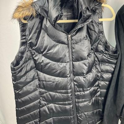 Lot N 378 NWT Eddie Bauer Black Vest with Faux Fur Trimmed Hood ( sizeXXL ) / Black Fleece Jacket ( size XXL ) / NWT Oversized Down Throw