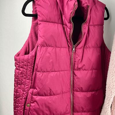 Lot N 389 NWT Simply Southern Plush/Fleece Jacket ( size XXL ) / Old Navy Puffer Vest ( size LG ) / NWT Cuddl Duds Throw / Candle