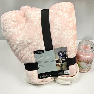 Lot N 389 NWT Simply Southern Plush/Fleece Jacket ( size XXL ) / Old Navy Puffer Vest ( size LG ) / NWT Cuddl Duds Throw / Candle