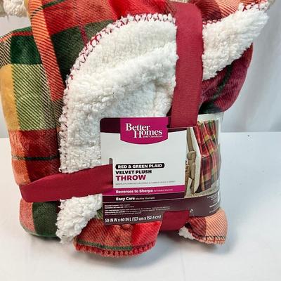 Lot N 391 Koolaburra by UGG Cream Colored Sherpa Pullover ( size 1X) / NWT Velvet Plush Sherpa Throw
