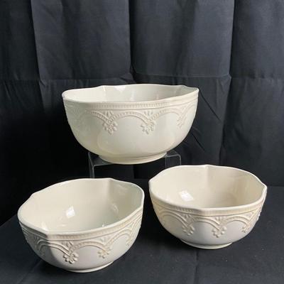 Lot S 436 The Pioneer Woman 3pc Set Ivory Serving / Mixing Bowls