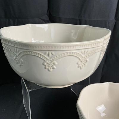 Lot S 436 The Pioneer Woman 3pc Set Ivory Serving / Mixing Bowls