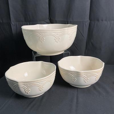 Lot S 436 The Pioneer Woman 3pc Set Ivory Serving / Mixing Bowls