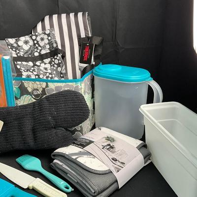 Lot R 446 Black/White/Teal Kitchen Essentials
