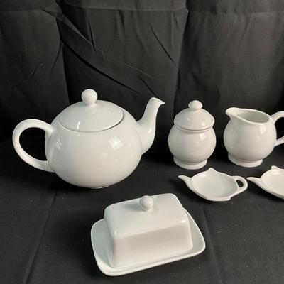 Lot R 453 White Ceramic Tea Pots Lot