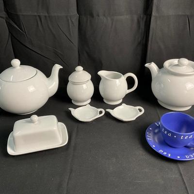 Lot R 453 White Ceramic Tea Pots Lot