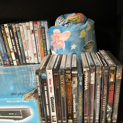 Lot U 471 MW DVD Player / DVD Movies / NWT Plush Throw