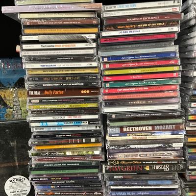 Lot U 473 Large Lot of CD’s / Few Records