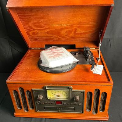 Lot T 481 NEW CROSLEY CR703 Three Speed Turntable/CD / Cassette/AM?FM Radio, Multi Music System