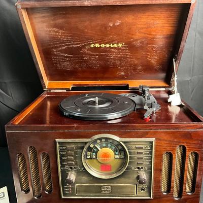 Lot U 483 CROSLEY CR73-3 Celebrity Three Disc 4 in 1 Entertainer