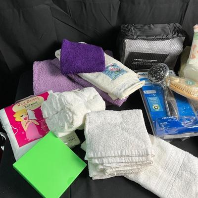 Lot T 487 Bath Towels/ Hand Towels/Shower Curtain/Face Cloths/NIB Weight Watchers Scale/ NIB Shower Head