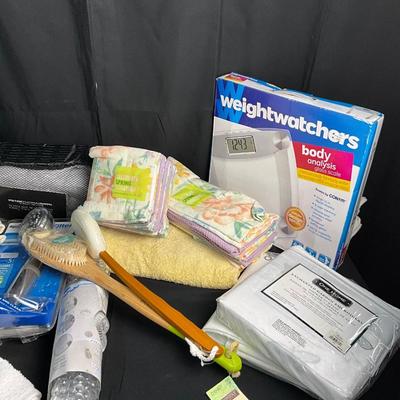 Lot T 487 Bath Towels/ Hand Towels/Shower Curtain/Face Cloths/NIB Weight Watchers Scale/ NIB Shower Head