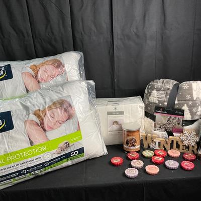 Lot T 492 NWT Cuddl Duds Throw / NWT Two Serta Pillows / NWT Flannel Sheet Set-Full Size / Edison Warmer & Scented Wax