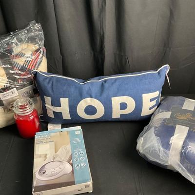 Lot T 493 NWT Catalonia Premium Poncho Blanket / Large HOPE Pillow / Homedics Sound Spa/ NWT Cuddl Duds Throw / Candle