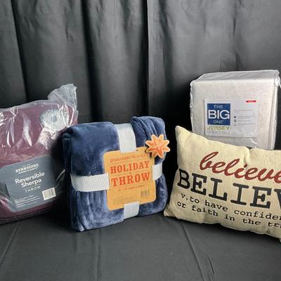 Lot T 494 NWT Berkshire Reversible Sherpa / NWT Plush Throw / BELIEVE Pillow / Jersey Queen Size Sheet Set