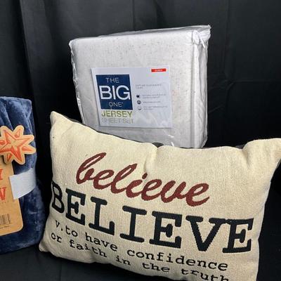 Lot T 494 NWT Berkshire Reversible Sherpa / NWT Plush Throw / BELIEVE Pillow / Jersey Queen Size Sheet Set