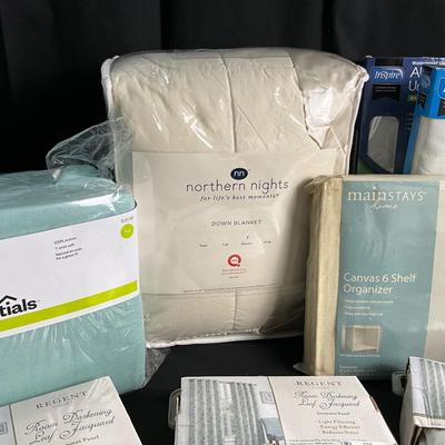 Lot T 495 NWT Room Darkening Panels ( 5 ) / NWT DOwn Blanket / Pier 1 Sea Air Scents and more