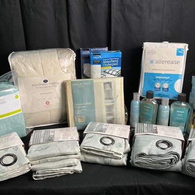 Lot T 495 NWT Room Darkening Panels ( 5 ) / NWT DOwn Blanket / Pier 1 Sea Air Scents and more