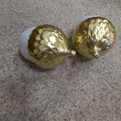 Approx 6" Gold Topped White Ceramic Acorn Bookends (LR)