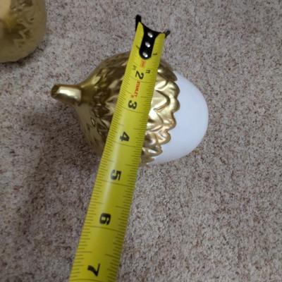 Approx 6" Gold Topped White Ceramic Acorn Bookends (LR)