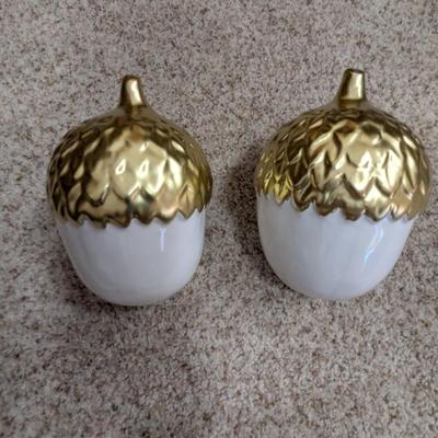 Approx 6" Gold Topped White Ceramic Acorn Bookends (LR)