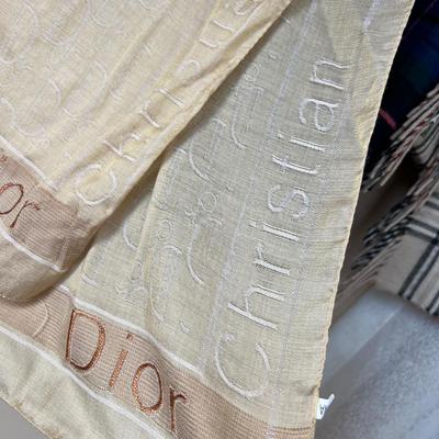 8 Piece Women’s Scarf Mixed Lot