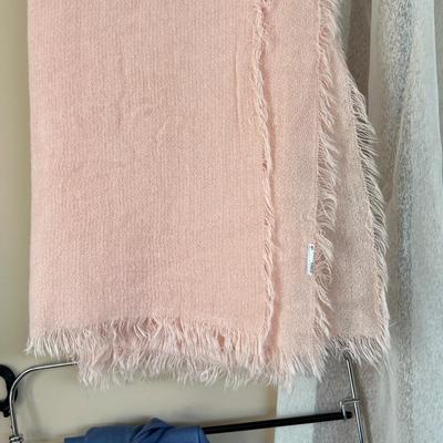 8 Piece Women’s Scarf Mixed Lot