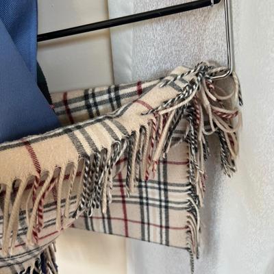 8 Piece Women’s Scarf Mixed Lot