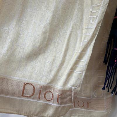 8 Piece Women’s Scarf Mixed Lot