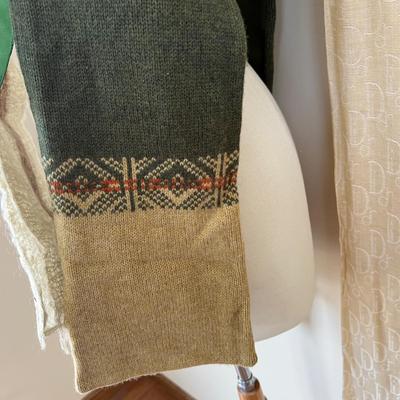 8 Piece Women’s Scarf Mixed Lot