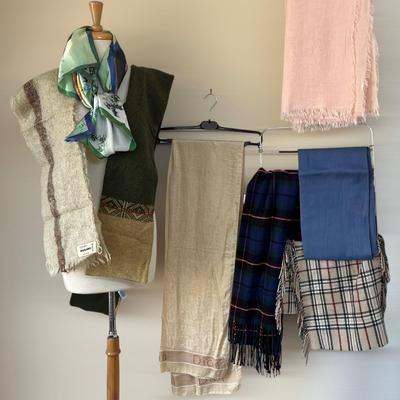 8 Piece Women’s Scarf Mixed Lot