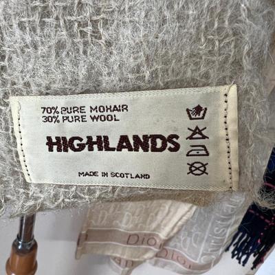 8 Piece Women’s Scarf Mixed Lot