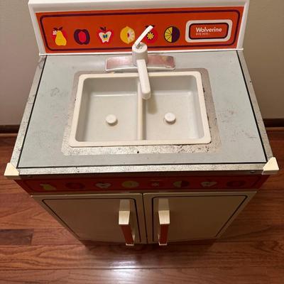 Wolverine Metal Vintage Oven & Sink