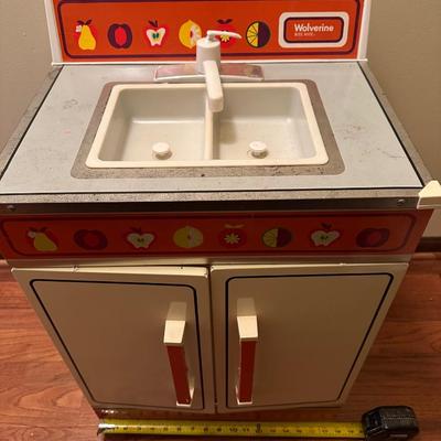 Wolverine Metal Vintage Oven & Sink