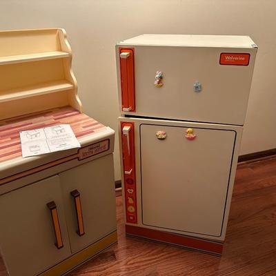 Wolverine metal refrigerator & hutch set