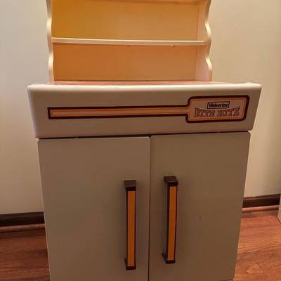 Wolverine metal refrigerator & hutch set