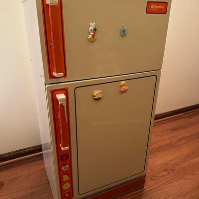 Wolverine metal refrigerator & hutch set