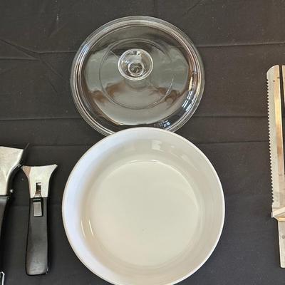 Vintage Corning Ware and General Electric Kitchen Items