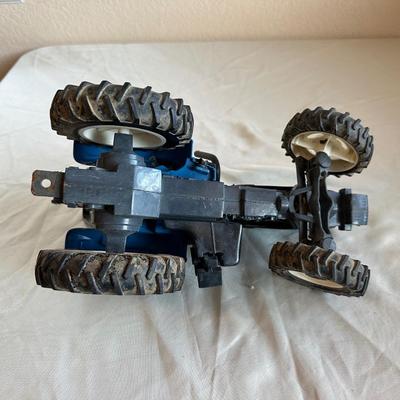 8360 NEWHOLLAND DIE-CAST TOY TRACTOR AND A FORAGE HARVESTER