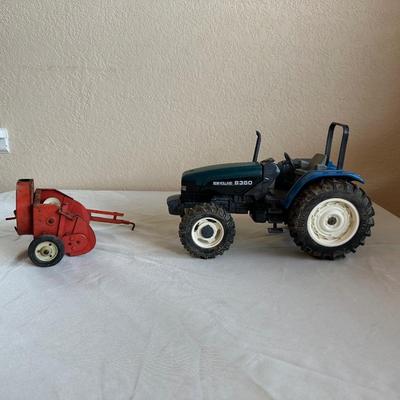 8360 NEWHOLLAND DIE-CAST TOY TRACTOR AND A FORAGE HARVESTER