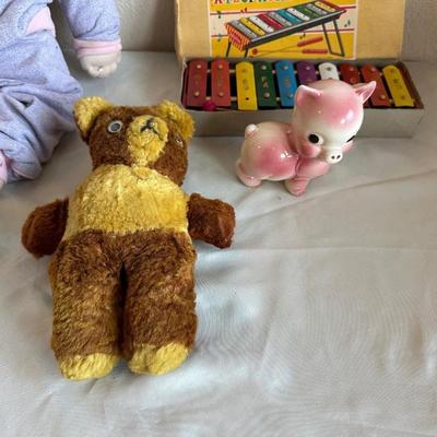 VARIOUS TOYS AND 45's RECORDS