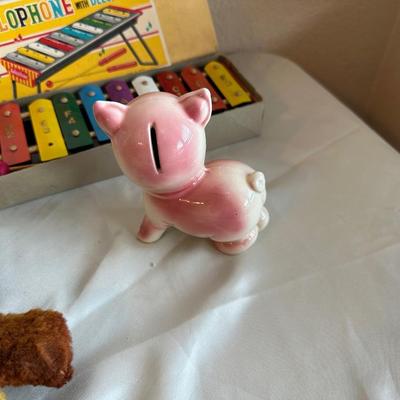 VARIOUS TOYS AND 45's RECORDS