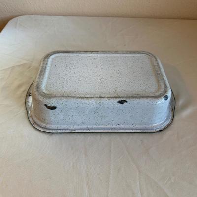 ENAMEL BOWL AND BAKING DISH